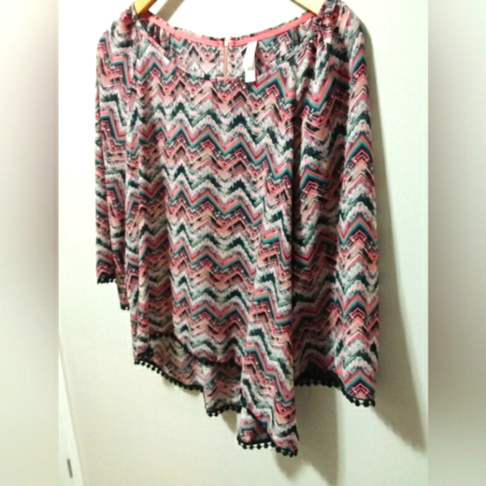 XHILARATION size L coral turquoise and black pop over top